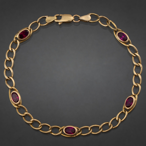 Pulsera en oro amarillo de 18kt con cinco piedras sintéticas de color rojo.