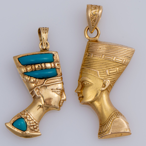 Conjunto de dos colgantes egipcios de la cabeza de nefertiti en oro amarillo de 18 kt.