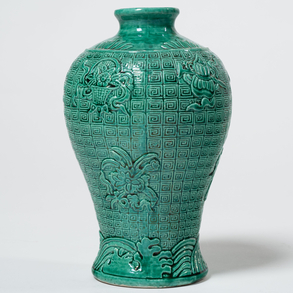 Jarrón en porcelana china color verde. Trabajo Chino siglo XX.