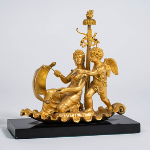 Cupido y figura clásica en bronce dorado al mercurio del siglo XIX